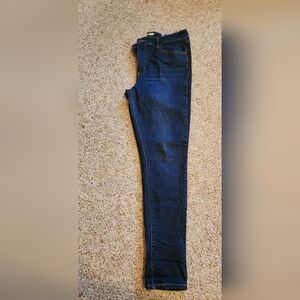 Lightly Worn Levi 720 High Rise Super Skinny Jean in Dark Wash - Size 32